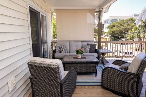 Front Deck. Sound side public access with small beach on both ends of street.