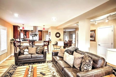 Main Livingroom 