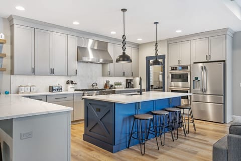 Kitchen with peninsula and island seating