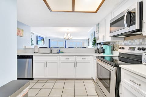 Quartz topped cabinets, stainless appliances 3 BR. Fully stocked to cook!