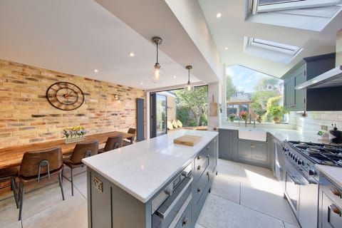 House | Private kitchen | Fridge, microwave, oven, stovetop