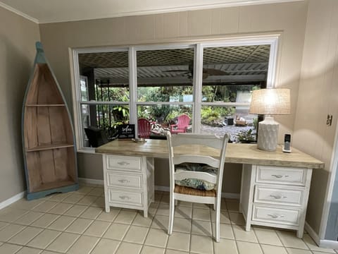 Desk area! Enjoy the fast WiFi! 