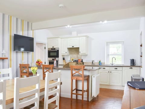 Kitchen/diner | 1 Dalbuaick Farm Cottage, Carrbridge
