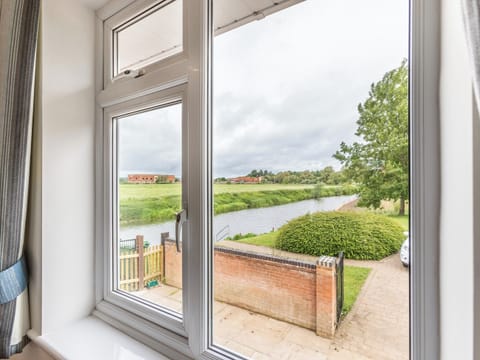 View | Avon Lock Cottage - Avon Lock Cottages, Tewkesbury