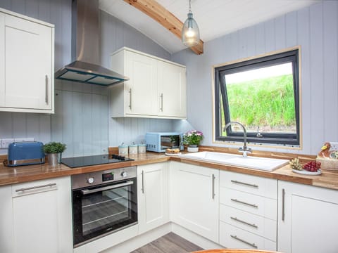 Kitchen | Moor Hen Shepherd Hut - Ponsford Ponds, Knowle, near Cullompton