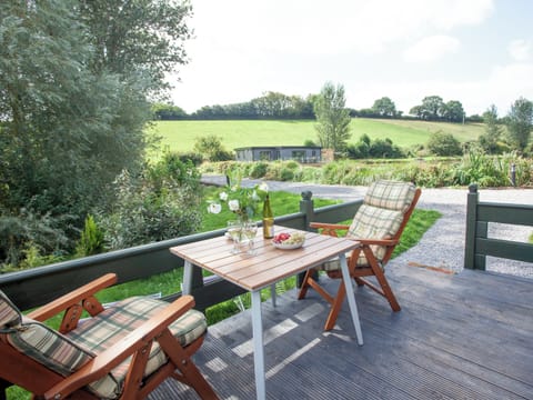 Sitting-out-area | Coot Roundhouse - Ponsford Ponds, Knowle, near Cullompton