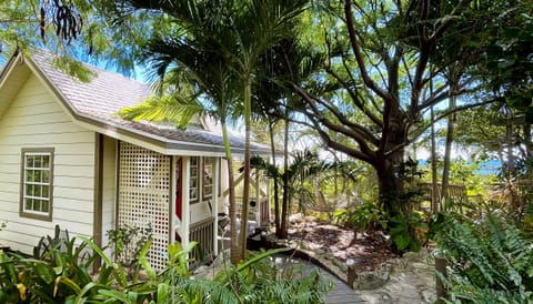Meticulously maintained grounds and gardens galore and near the beach.