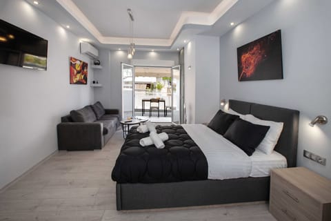 Comfort Studio Suite | Individually decorated, individually furnished, laptop workspace