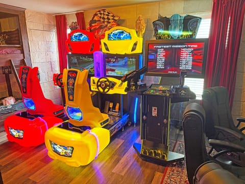Welcome To Castle Getaways-Canterbury!  Kids Arcade - Aliens Extermination And Outrun Car Race-FREE To Play!
