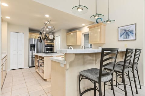 Cook delicious meals for breakfast, lunch, and dinner in this fully equipped kitchen. We suggest grabbing some seafood from a local market.