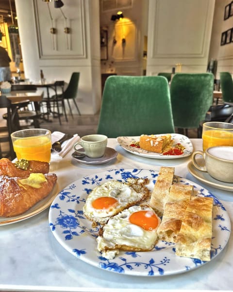 Daily cooked-to-order breakfast for a fee
