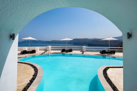 Seasonal outdoor pool, open 8:00 AM to 8:00 PM, pool umbrellas