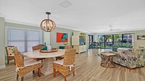 St. Augustine Beach Rentals Dining & Living room