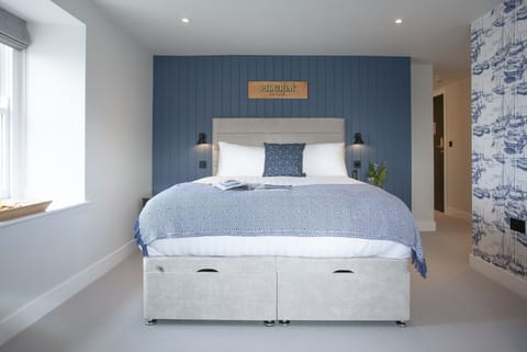 King size bed with under bed storage and bed side lighting - Pilgrim Suite