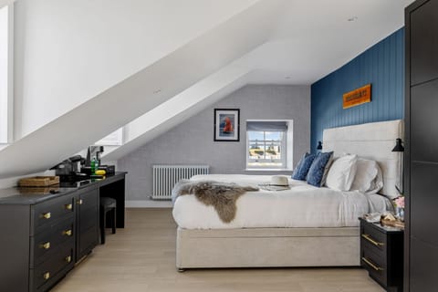 Whole room, Smart TV, Free Wi-Fi - Provident Suite