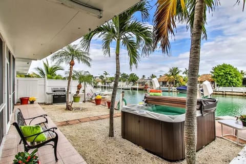 Enjoy a Tropical Drink  from the Jacuzzi Overlooking the Canal!