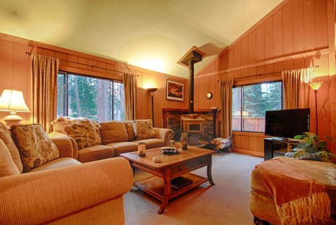 House, Multiple Beds (The Bernstein Bear Cabin) | Living room