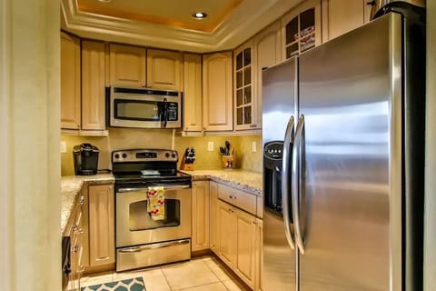 Gourmet Kitchen w/ Beautiful Accent Lighting!