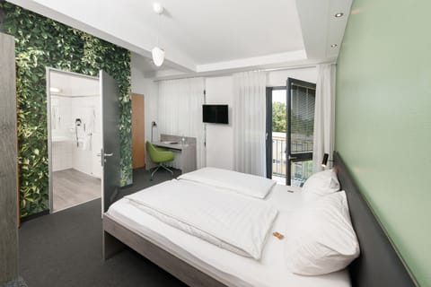 Standard Double Room | Desk, soundproofing, iron/ironing board, free WiFi