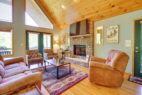 Murphy Vacation Rental | 3BR | 3BA | 2,400 Sq Ft | Stairs Required