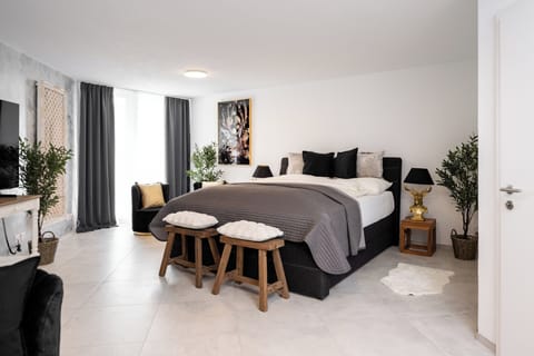 Desk, blackout drapes, iron/ironing board, free WiFi