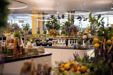 Breakfast, lunch, dinner served; international cuisine, garden views 