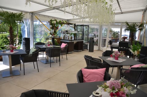 Breakfast, lunch, dinner served; international cuisine, garden views 