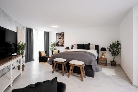 Desk, blackout drapes, iron/ironing board, free WiFi