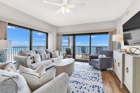 The Palms 8th Floor Penthouse. 3 bedrooms 3 bathrooms, sleeps 8. Managed by Island Rentals