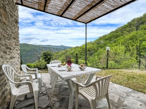 Table, Furniture, Plant, Property, Sky, Cloud, Chair, Outdoor Table, Wood, Interior Design