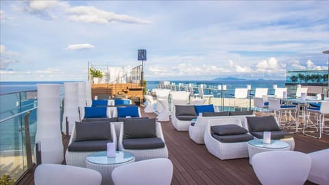 2 bars/lounges, poolside bar