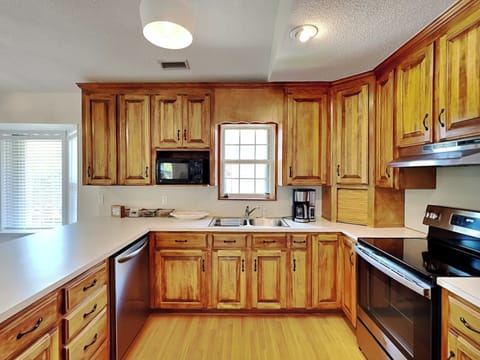 Kitchen - Fully Stocked Kitchen