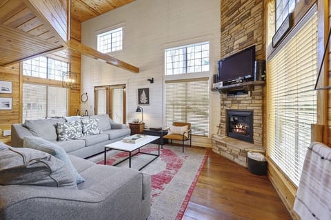ColesCreek-Livingroom