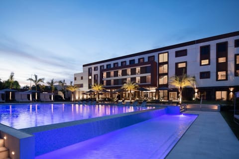 Outdoor pool, free cabanas, pool umbrellas