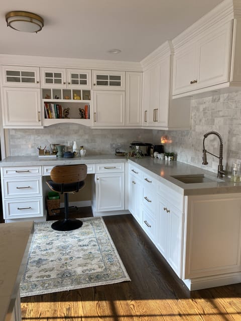 Great workstation for a working retreat.  Plenty of space to spread out work