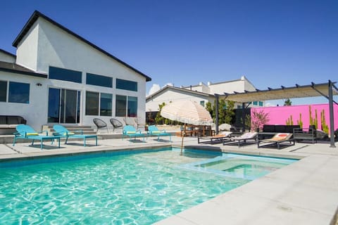 Private Heated Pool and Hot Tub