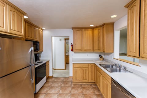 Large, well appointed kitchen!