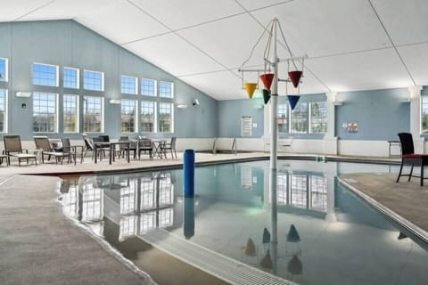 Complex has a zero-entry pool in community center!