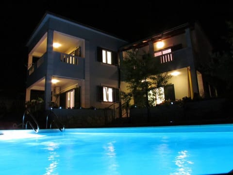 Villa | Exterior