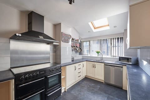 Rosedale House, Richmond - Host & Stay