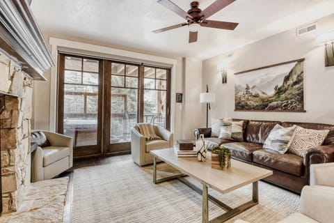 Condo, 3 Bedrooms | Living area