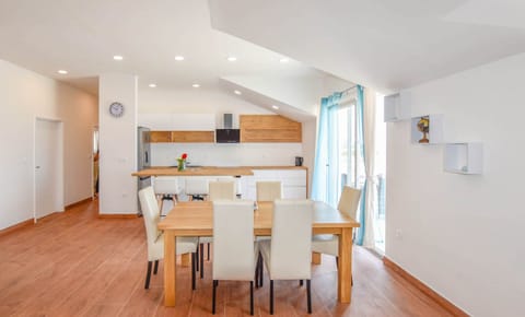 Apartment (A1) | Dining