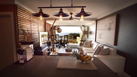 Apartment | Living area | Flat-screen TV