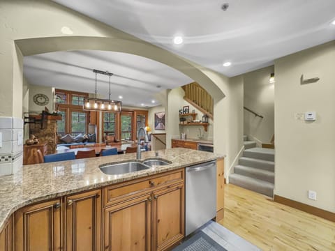 Townhome, 3 Bedrooms | Private kitchen | Fridge, oven, coffee/tea maker, toaster