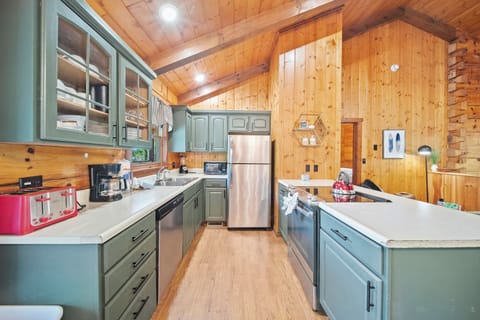 Kitchen complete with cooking essentials.