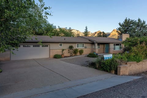 Front of house w garage and parking area.