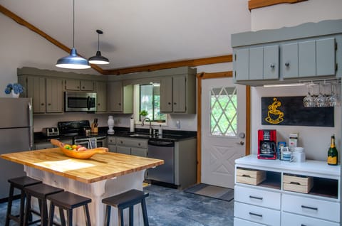Kitchen (fully stocked)