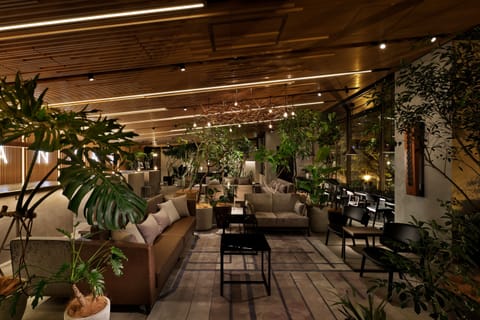 Lobby lounge