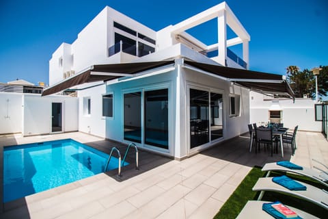 Detached villa and pool terrace