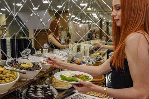 Daily buffet breakfast for a fee